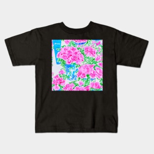 “Happy”Lilly Pulitzer style roses in chinoiserie jars seamless pattern Kids T-Shirt